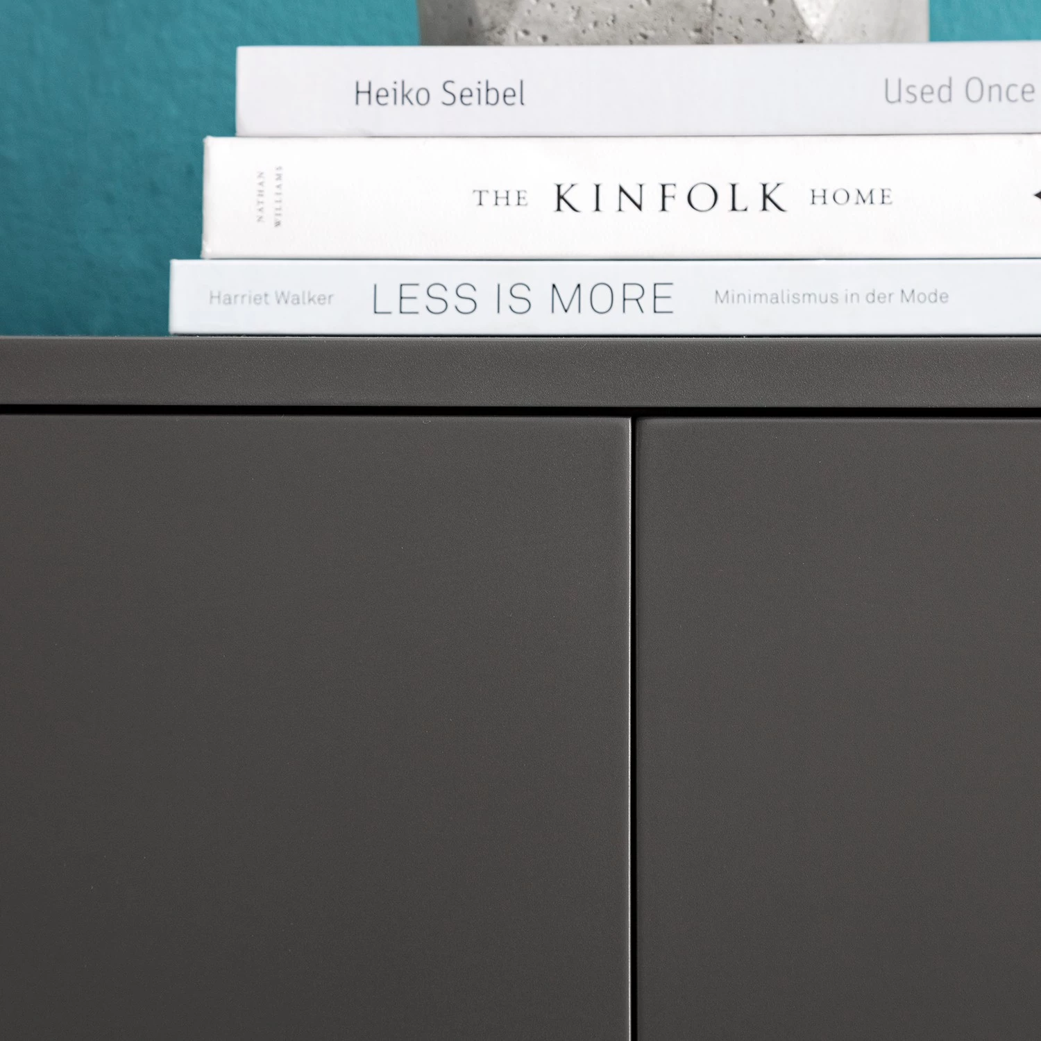 Studio Copenhagen Commode haute Harma - Gris foncé 9 Studio Copenhagen Commode haute Harma - Gris foncé – Image 9