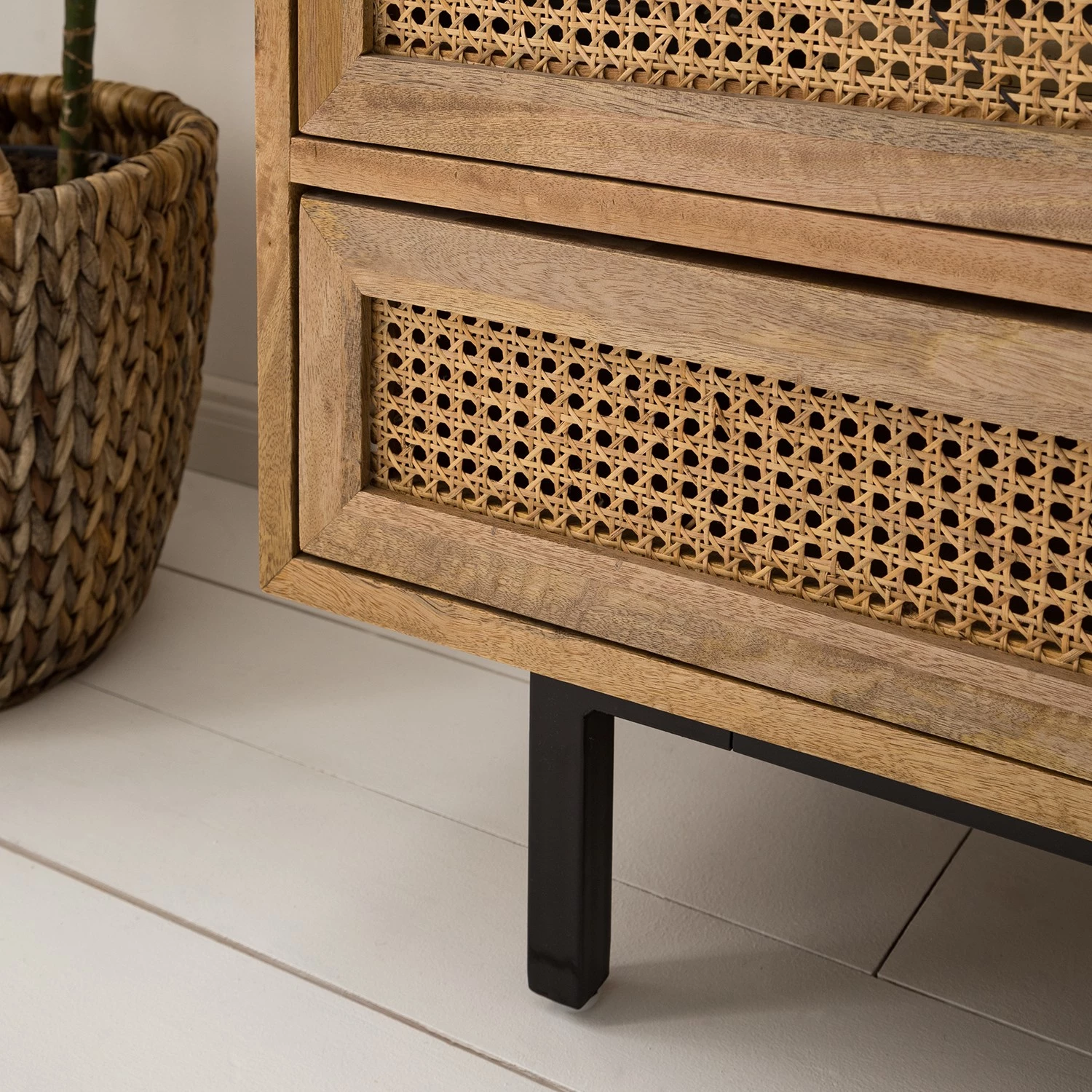 Ars manufacti Commode Vina I - Manguier massif / Rotin - Manguier / Noir 9 Ars manufacti Commode Vina I - Manguier massif / Rotin - Manguier / Noir – Image 9