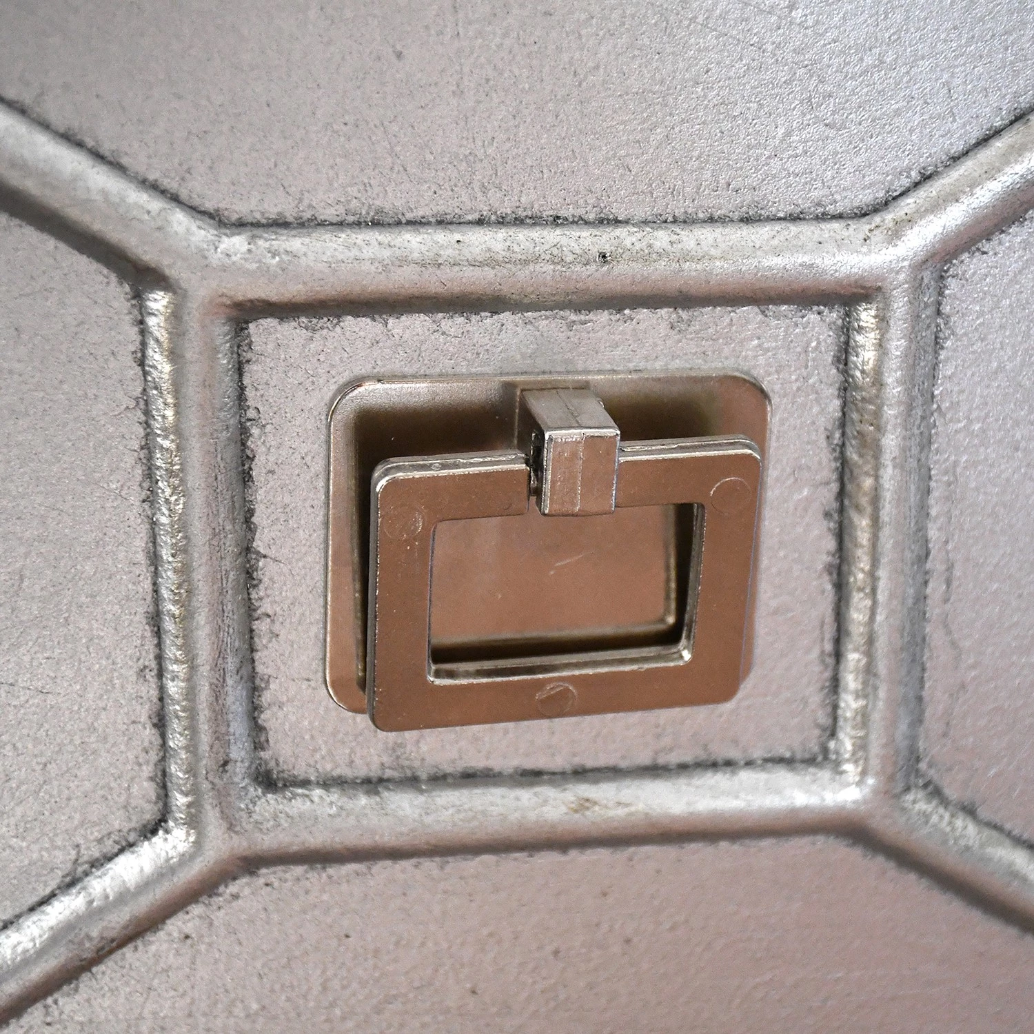 Red Living Commode Thoury - Argenté mat 9 Red Living Commode Thoury - Argenté mat – Image 9