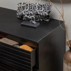 Red Living Commode Rayong II - Pin massif - Pin noir -Commodes Soldes 1000342090 220401 040 DETAILS P000000001000342090