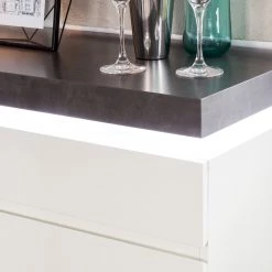 Fredriks Buffet Namona I - Éclairage inclus - Imitation béton / Blanc -Commodes Soldes kommode namona i inkl beleuchtung weiss anthrazit weiss anthrazit 4040352